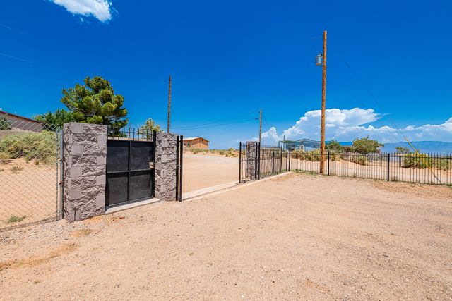 2100 9th Avenue NW, Rio Rancho, NM 87124