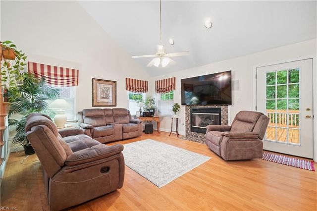 103 Tradewinds DR, Yorktown, VA 23693