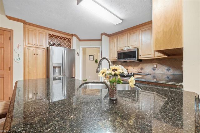 103 Tradewinds DR, Yorktown, VA 23693