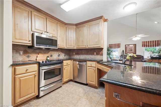 103 Tradewinds DR, Yorktown, VA 23693