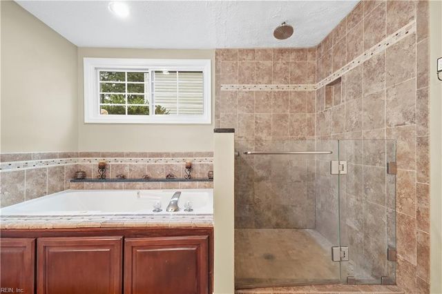 103 Tradewinds DR, Yorktown, VA 23693