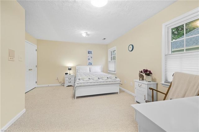 103 Tradewinds DR, Yorktown, VA 23693