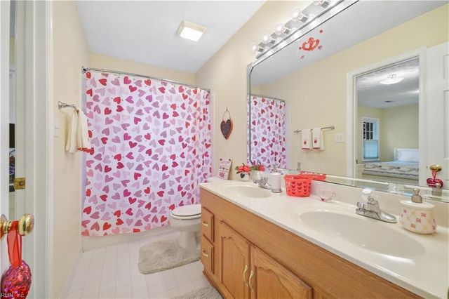 103 Tradewinds DR, Yorktown, VA 23693