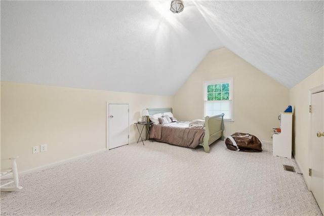 103 Tradewinds DR, Yorktown, VA 23693