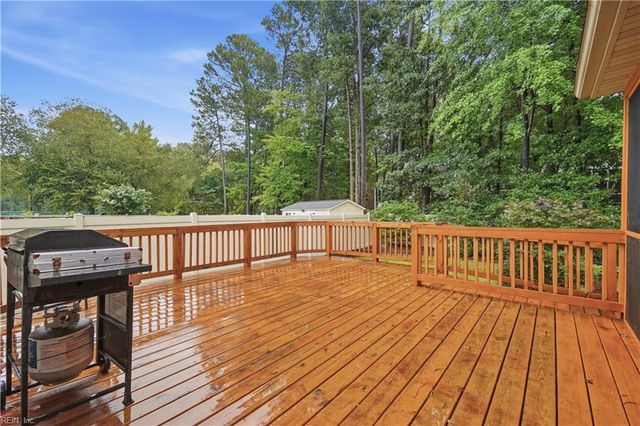 103 Tradewinds DR, Yorktown, VA 23693
