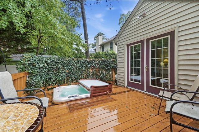 103 Tradewinds DR, Yorktown, VA 23693
