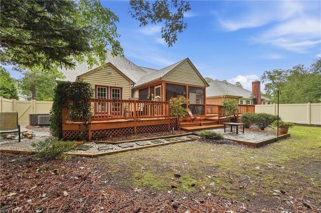 103 Tradewinds DR, Yorktown, VA 23693