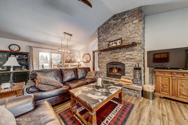 32732 N 14th Ave, Spirit Lake, ID 83869