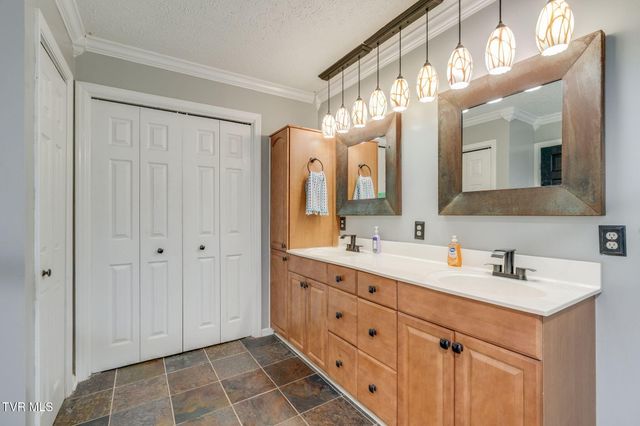 2320 Rivermont Drive, Kingsport, TN 37660