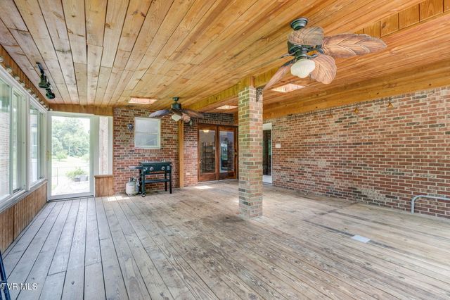 2320 Rivermont Drive, Kingsport, TN 37660