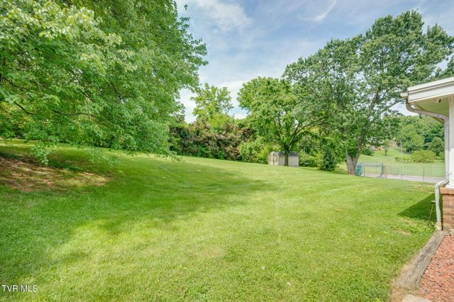 2320 Rivermont Drive, Kingsport, TN 37660
