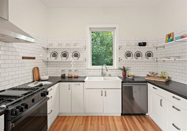 1660 14Th St, Oakland, CA 94607