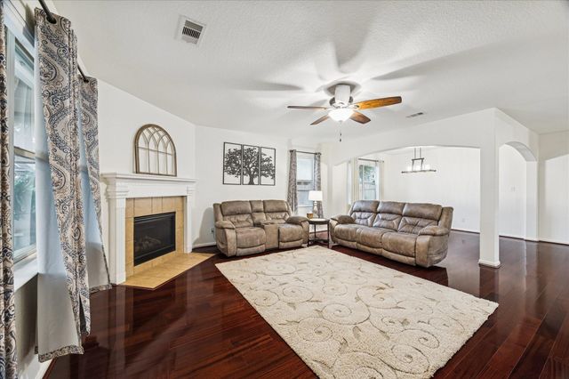 191 Maple Grove Drive, Conroe, TX 77384