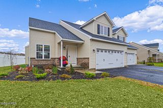 5 Tap In Lane, Halfmoon, NY 12118