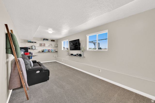 5621 S 4075 W, Roy, UT 84067