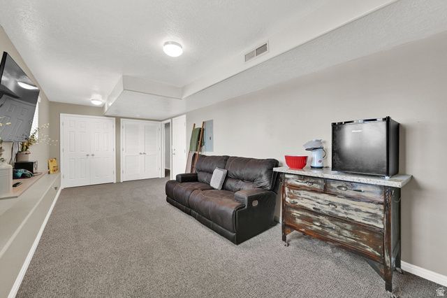 5621 S 4075 W, Roy, UT 84067