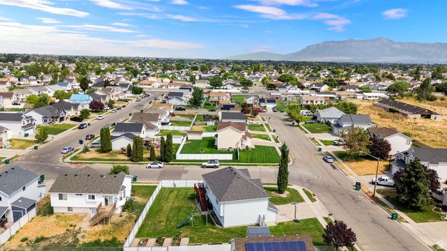 5621 S 4075 W, Roy, UT 84067