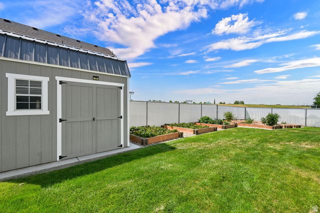 5621 S 4075 W, Roy, UT 84067