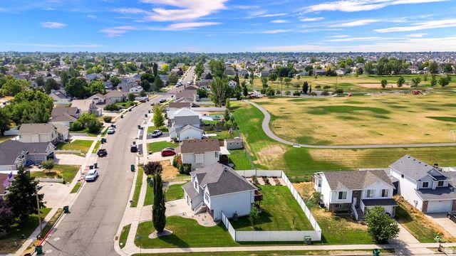 5621 S 4075 W, Roy, UT 84067