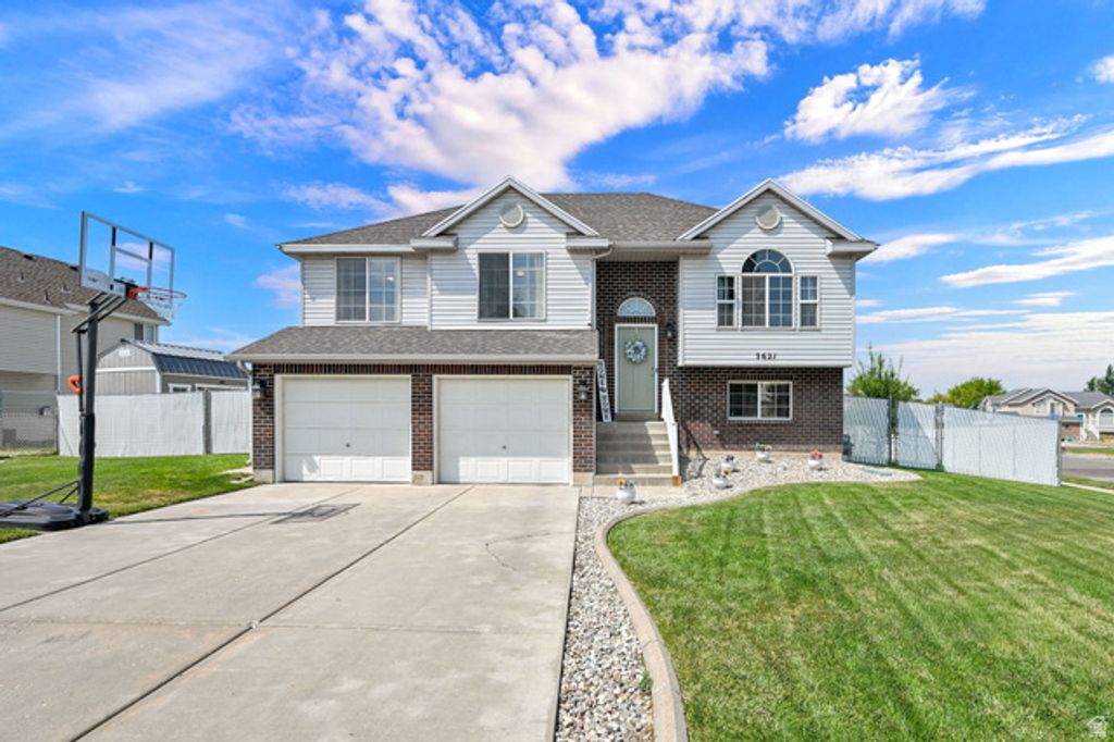5621 S 4075 W, Roy, UT 84067