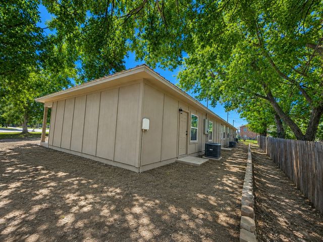 412 W Franklin Street, Alvord, TX 76225