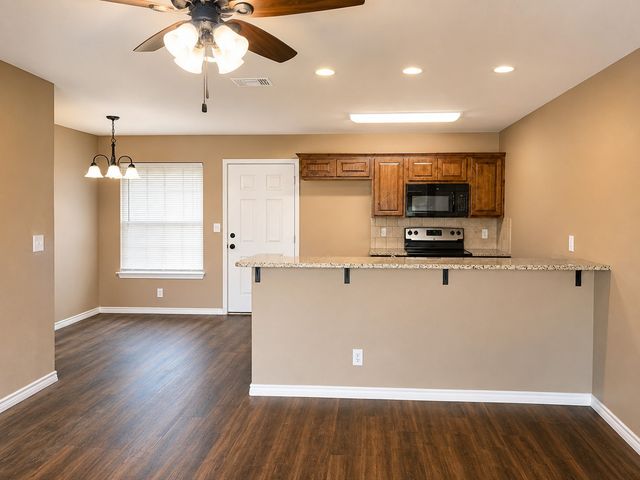 412 W Franklin Street, Alvord, TX 76225