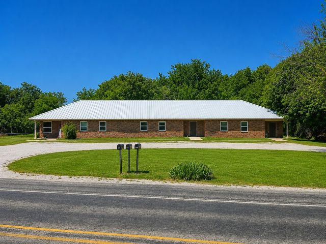 412 W Franklin Street, Alvord, TX 76225