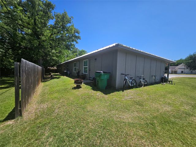 412 W Franklin Street, Alvord, TX 76225