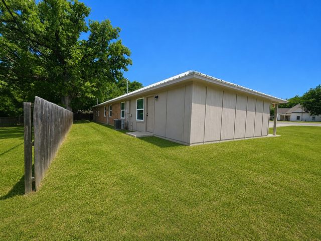 412 W Franklin Street, Alvord, TX 76225