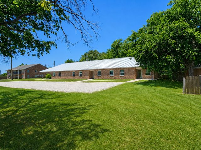 412 W Franklin Street, Alvord, TX 76225