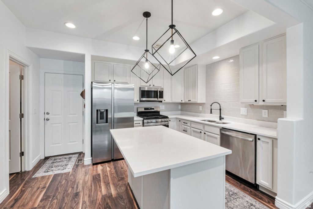 4536 W CAVE RUN LN, South Jordan, UT 84009