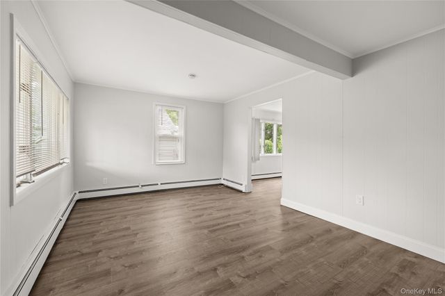 175 Centre Avenue, Lindenhurst, NY 11757
