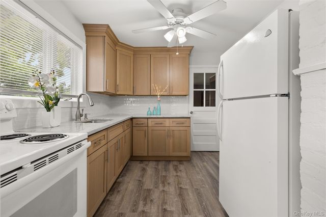 175 Centre Avenue, Lindenhurst, NY 11757