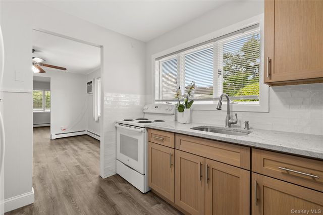 175 Centre Avenue, Lindenhurst, NY 11757