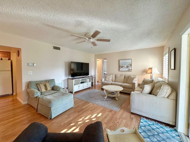 443 Pine Glen Lane B-2, Greenacres, FL 33463