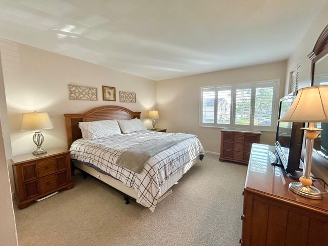 443 Pine Glen Lane B-2, Greenacres, FL 33463