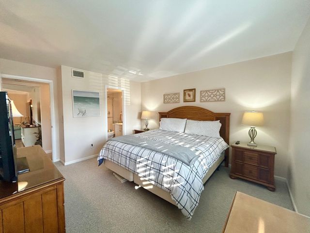 443 Pine Glen Lane B-2, Greenacres, FL 33463