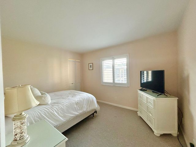 443 Pine Glen Lane B-2, Greenacres, FL 33463