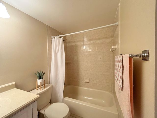 443 Pine Glen Lane B-2, Greenacres, FL 33463