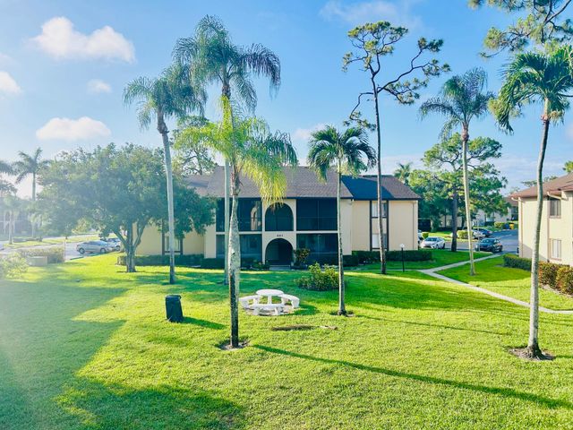 443 Pine Glen Lane B-2, Greenacres, FL 33463