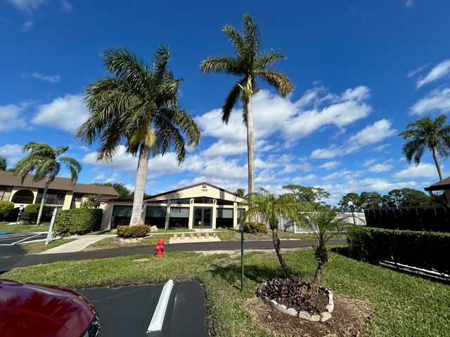 443 Pine Glen Lane B-2, Greenacres, FL 33463