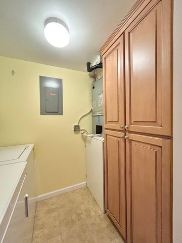 443 Pine Glen Lane B-2, Greenacres, FL 33463