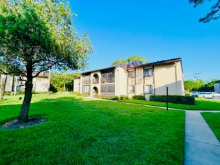 443 Pine Glen Lane B-2, Greenacres, FL 33463