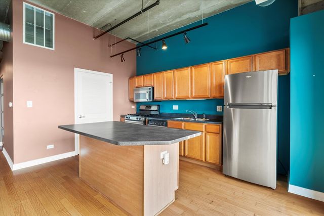 833 W 15TH Place 514, Chicago, IL 60608