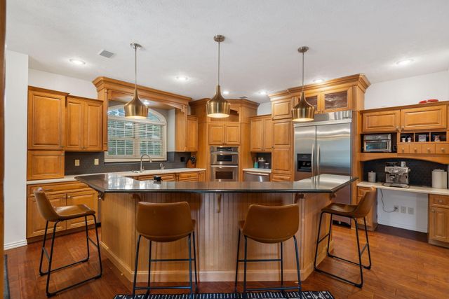 2118 S Forrest Heights Avenue, Springfield, MO 65809