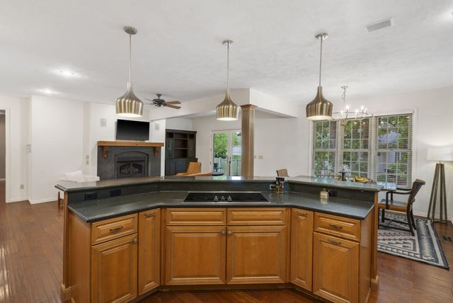 2118 S Forrest Heights Avenue, Springfield, MO 65809