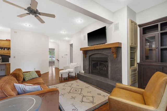 2118 S Forrest Heights Avenue, Springfield, MO 65809