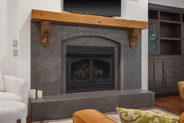 2118 S Forrest Heights Avenue, Springfield, MO 65809