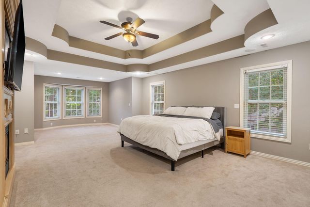 2118 S Forrest Heights Avenue, Springfield, MO 65809