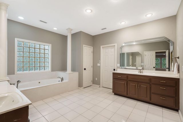 2118 S Forrest Heights Avenue, Springfield, MO 65809